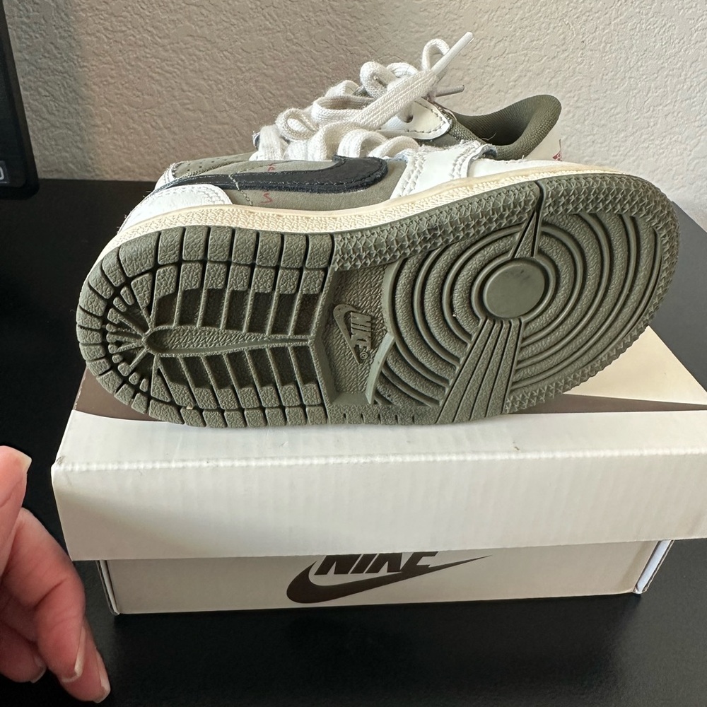Jordan 1 Retro Travis Scott’s - Olive